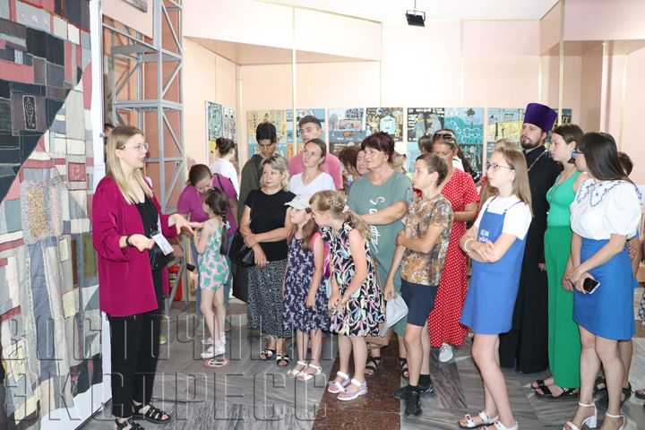 «Искусство быть»: открытие инклюзивной выставки прошло в Свердловске