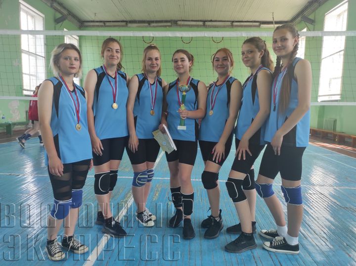 Юные свердловчанки стали четырехкратными чемпионами ЛНР по волейболу