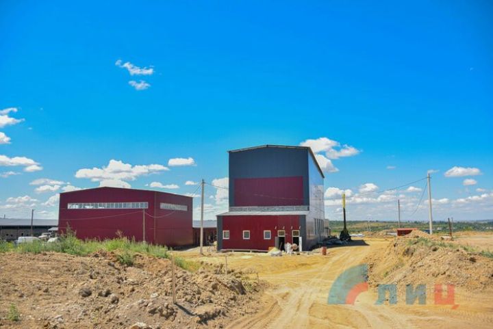 В Лутугинском районе ЛНР почти достроен свиноводческий комплекс