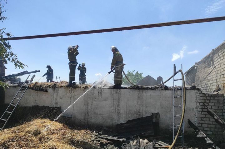 Не играйте с огнем: Восемь пожаров ликвидировали огнеборцы в Свердловске за неделю