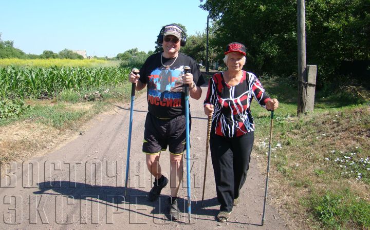 «Летом – с лыжными палками»: как здоровье свердловчан помогает поддерживать скандинавская ходьба