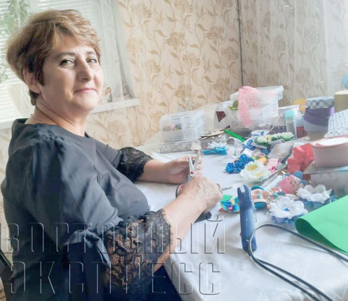 От заколок –  до кокошников: как свердловчанка Галина Дичева создает шедевры в технике «канзаши»