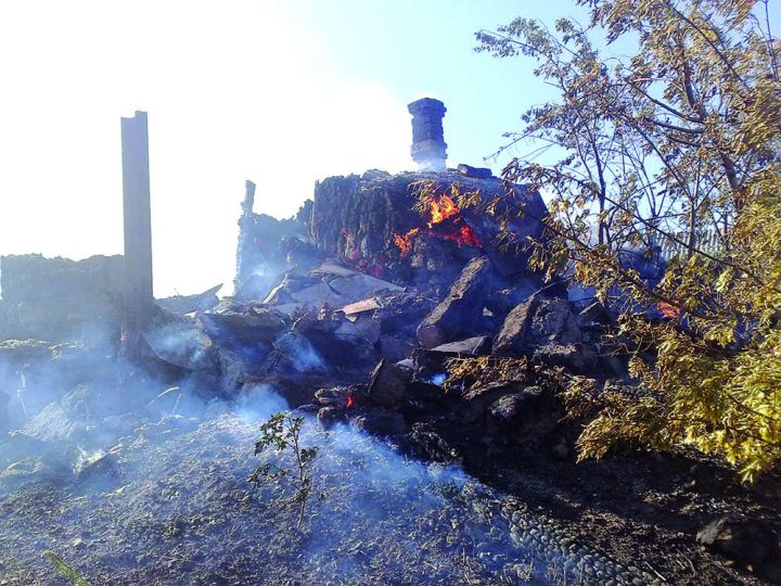 В Краснодоне сгорел дачный поселок