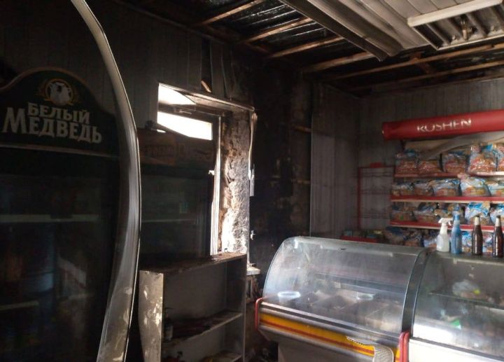 В Брянке горел продуктовый магазин