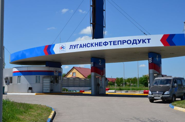 В Луганске огнем поврежден фасад здания АЗС