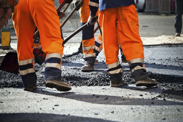 За прошедшую неделю в Луганске отремонтировали более 2,5 тысяч квадратных метров дорожного полотна