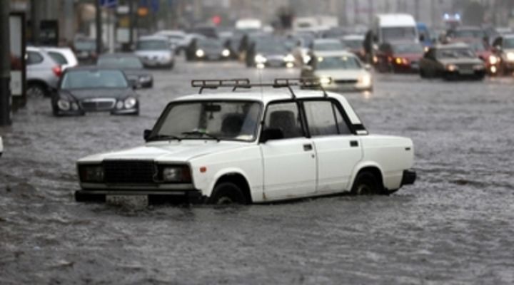 Улицы Южно-Сахалинска стали похожи на реки