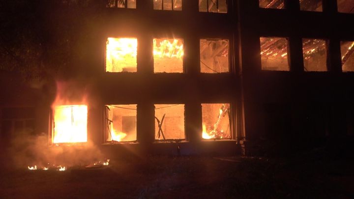 «Испытание огнём»: более 60 пожарных боролись с возгораниями, возникшими из-за обстрелов в Родаково