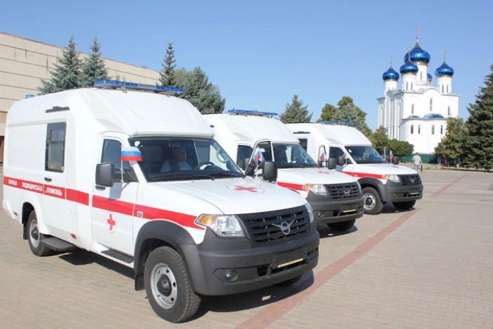 Краснодонский район получил три машины скорой помощи от Тюмени