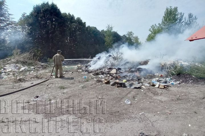 Горели трава, мусор и хозпостройки: за неделю в Свердловске ликвидировали 16 пожаров