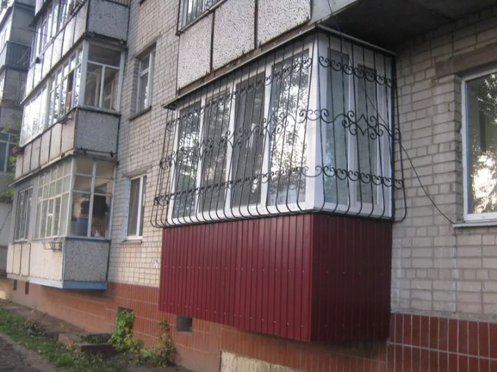 В Луганске ребёнок оказался заперт в квартире из-за сквозняка