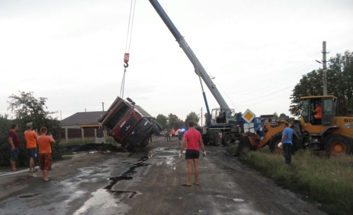 Спасатели предотвратили пожар при ДТП в Марковке