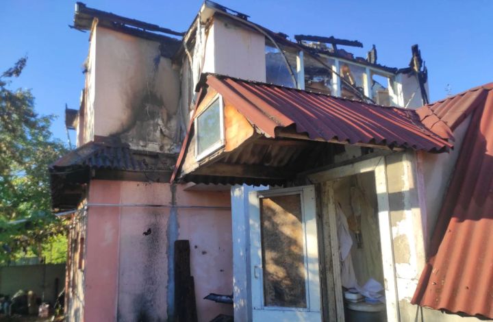 В Алчевске пожар оставил семью без жилья