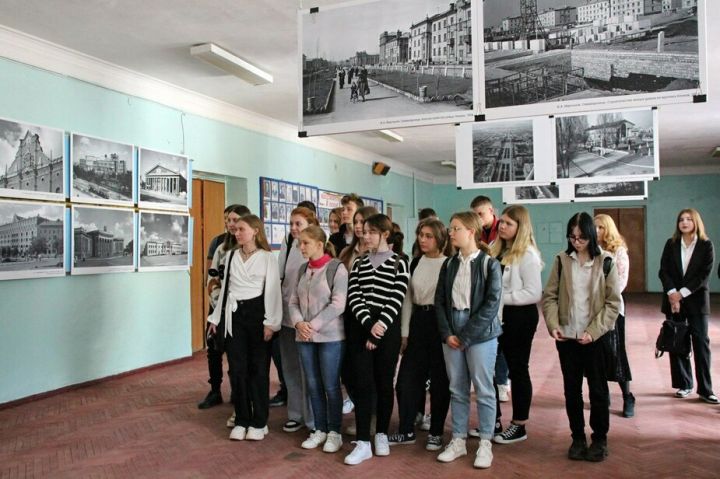 В Луганске открылась выставка, посвященная градостроению столицы