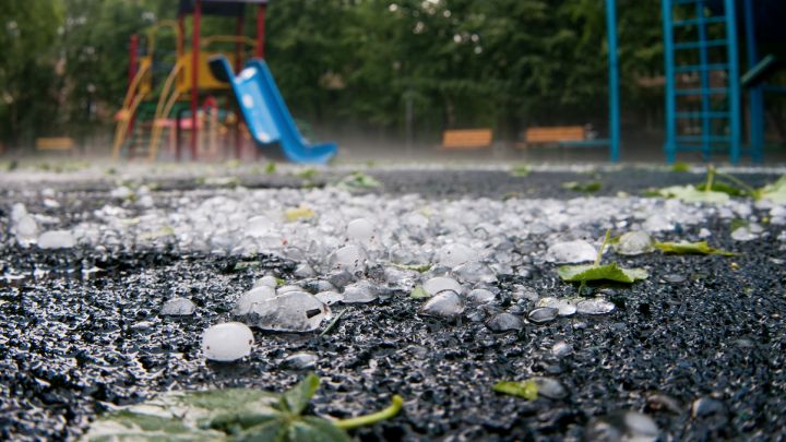 Дождь с градом ожидаются в Луганске