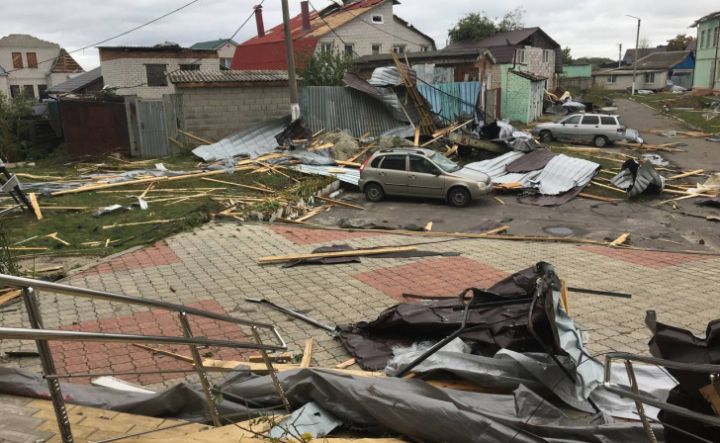 Сильный ураган бушует в Курской области: погибли студент и местный житель