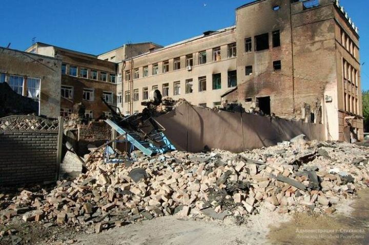 Разрушены изостудия, спортзал и магазины: последствия удара ВСУ по Стаханову