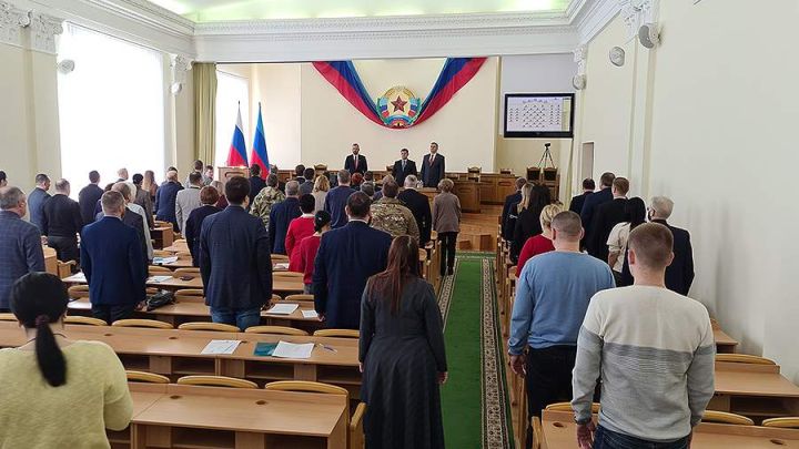 Народный Совет принял закон о референдуме по вхождению ЛНР в состав России