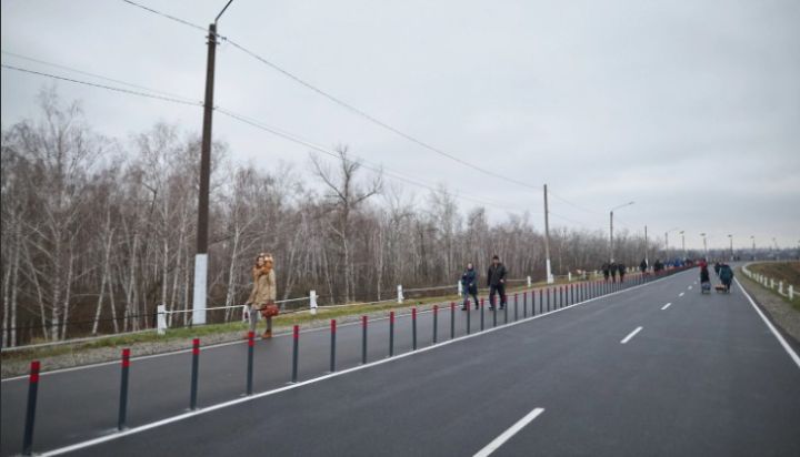 Возобновлено движение транспорта по мосту в Станице Луганской