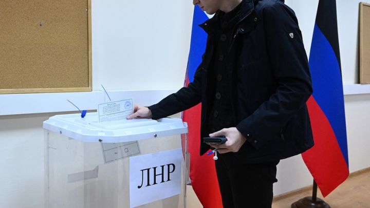 Голосование на участках в ЛНР в пятый день референдума продлится до 16:00