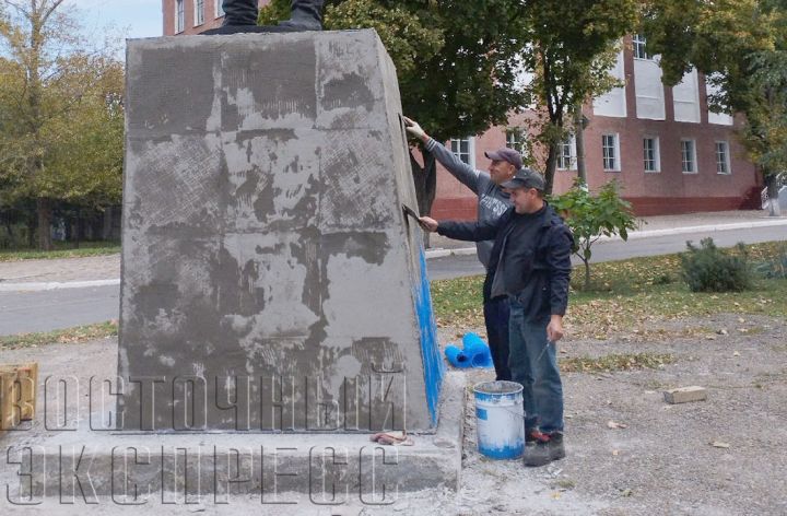 Памятник Свердлову приводят в порядок