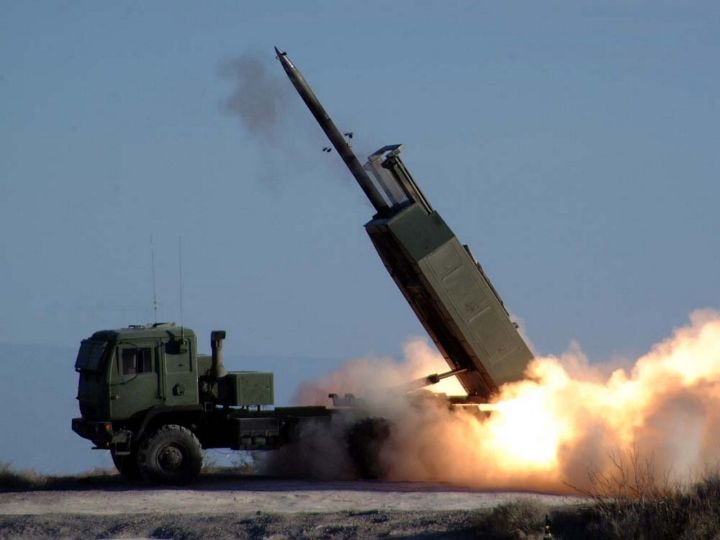 По Стаханову ударили из HIMARS: по городу выпустили две ракеты