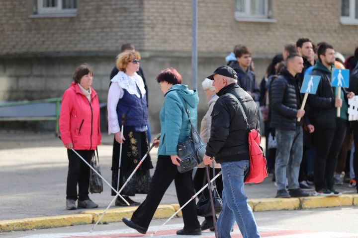 В Луганске прошла акция «Осторожно! Белая трость!»