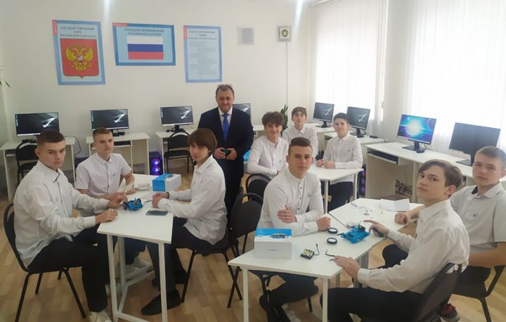 Кабинет робототехники открылся в краснодонской гимназии