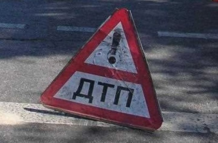 В Луганске пьяная женщина въехала в столб