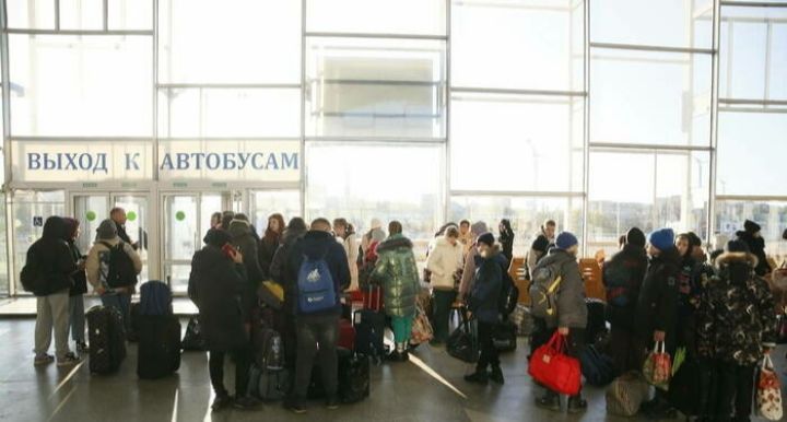 Школьники из ЛНР проведут каникулы в оздоровительном лагере РФ
