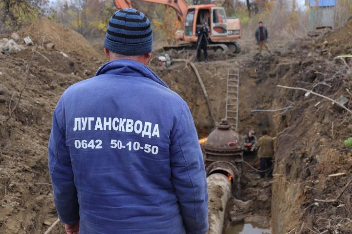 Перевальск будет с водой: в ЛНР меняют участок водовода «Алчевск-Петровское»