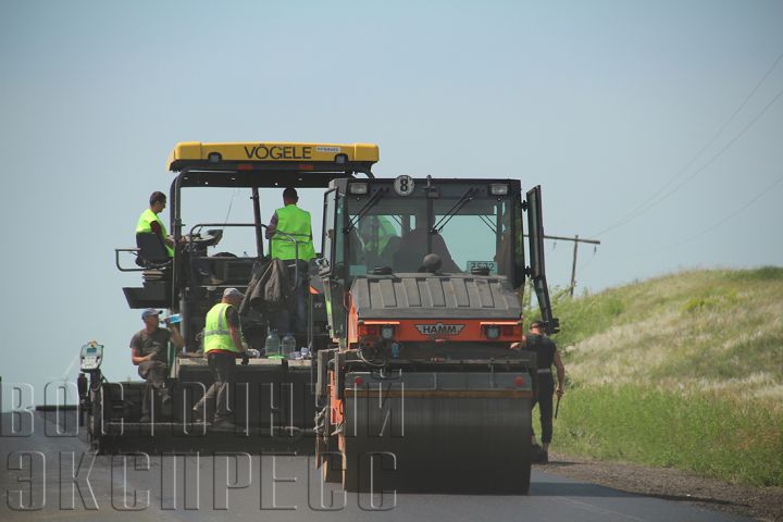 Ремонт дорог в Свердловске и районе идёт широким фронтом