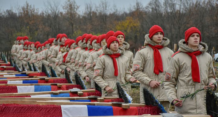 В Луганске перезахоронили останки 38 защитников Республики