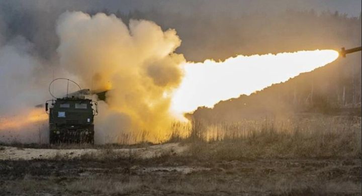 ВСУ разрушили многоквартирный дом в Брянке: пострадала пенсионерка