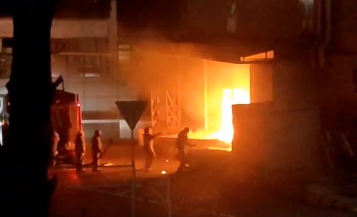 В Свердловске горел первый этаж в ТЦ «Кристалл» - соцсети