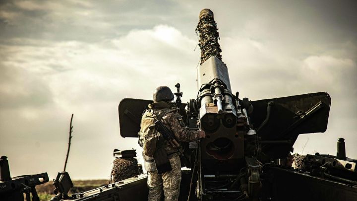 Центр Донецка подвергся массированному удару со стороны ВСУ: в городе начались пожары