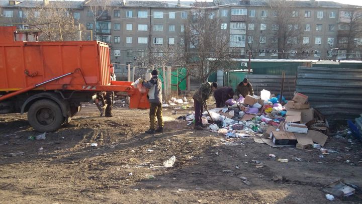 В Молодогвардейске продолжают избавляться от мусора