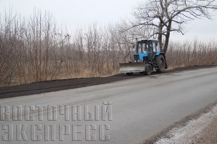 Обочины привели в порядок: дорожники продолжают благоустраивать Червонопартизанск
