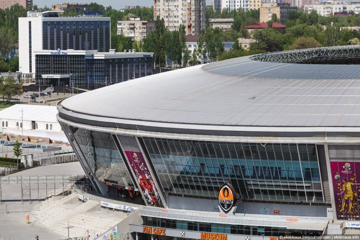 В Донецке под обстрелом ВСУ оказался стадион «Донбасс-Арена»