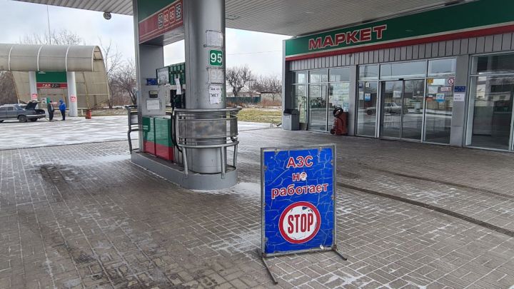 В Свердловске и Краснодоне на заправках бензин продают только по талонам