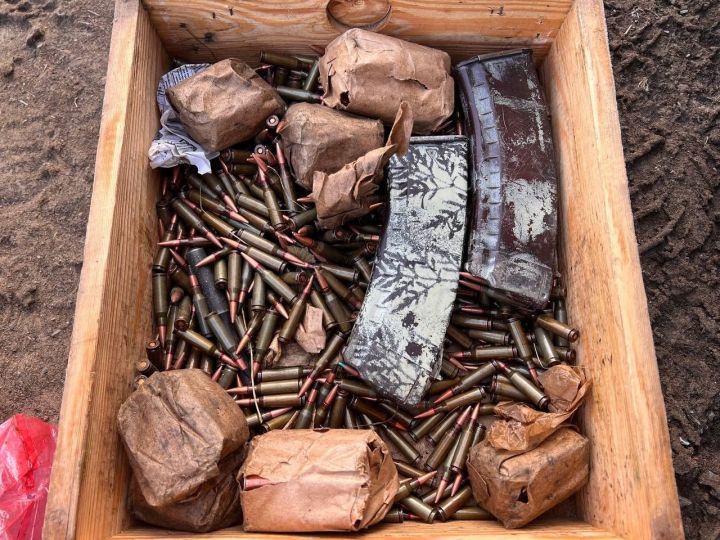 В Изварино правоохранители обнаружили схрон боеприпасов