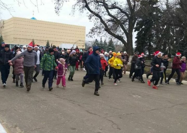 В Краснодоне состоялся весёлый новогодний забег 1 января