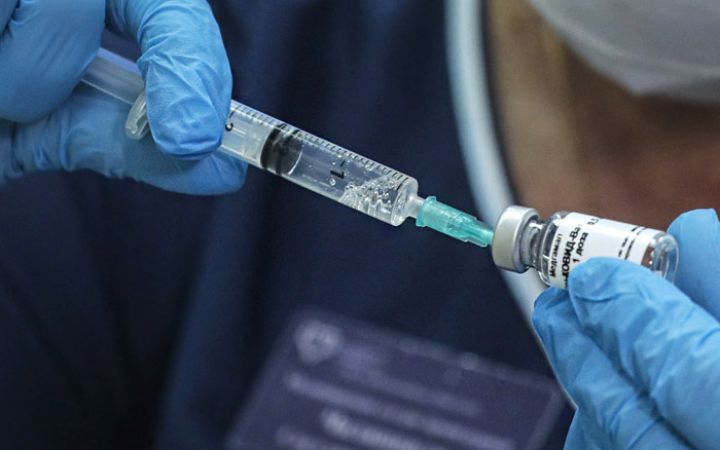 В Ровеньках продолжают вакцинировать население от COVID-19