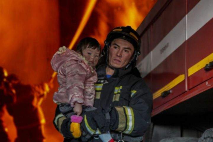 В Краснодонском районе загорелась жилая квартира: пострадала 7-летняя девочка