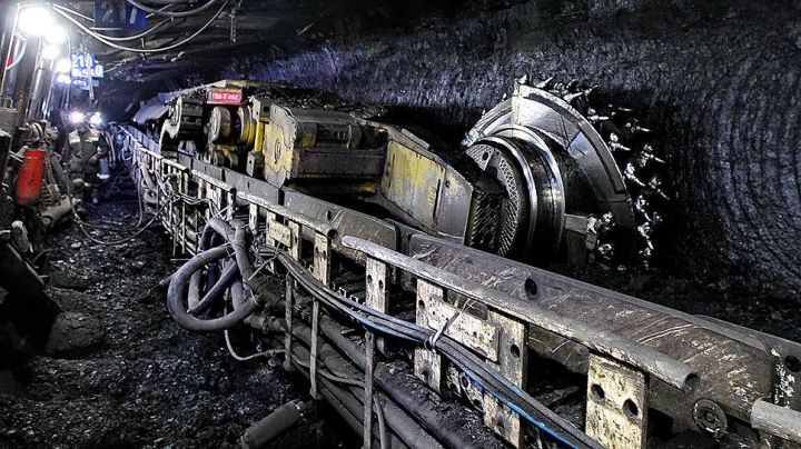 В Ровеньках на одной из шахт горнорабочего затянуло в шнек комбайна – МЧС