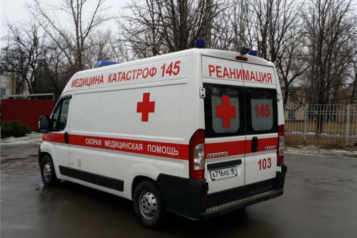 При обстреле одного из посёлков ЛНР разрушена ферма и ранен мужчина