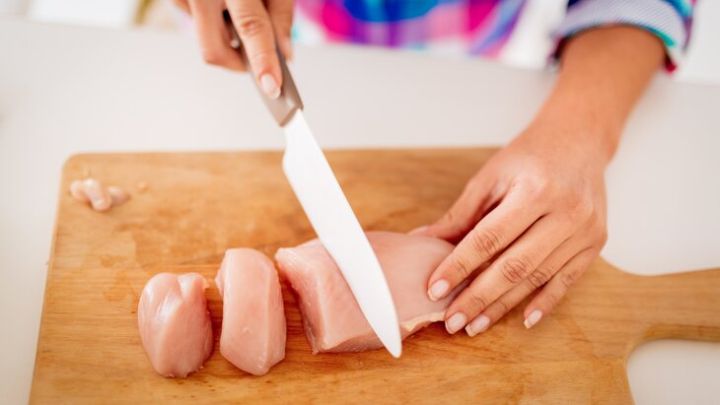 Мясо птицы продолжает дорожать: цены на продуктовую корзину в Луганске на 17 января