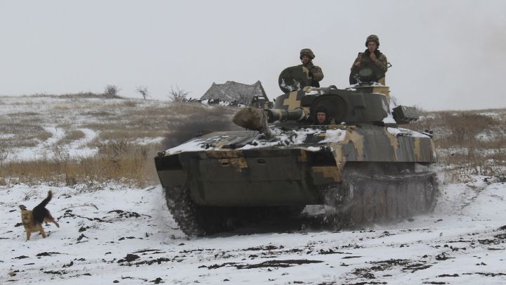 ВСУ отправляют огромное количество бронетехники к Сватово - Марочко