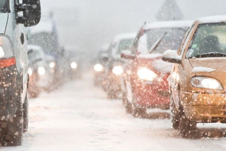 В ЛНР водителям рекомендуют пересесть в автобусы из-за непогоды
