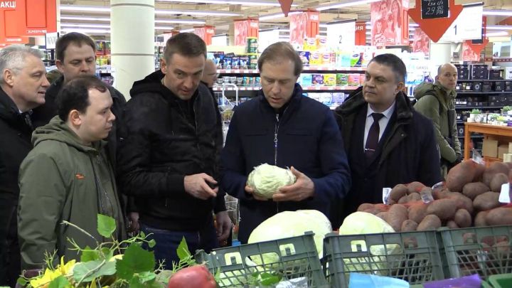 Пасечник вместе с министром торговли РФ проинспектировал цены в супермаркете Луганска